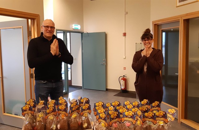 Foreldrafélagið gefur starfsmönnum páskaegg