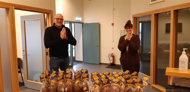 Foreldrafélagið gefur starfsmönnum páskaegg