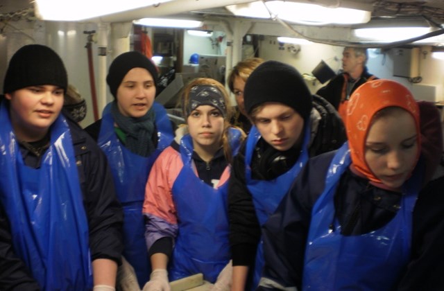 Nemendur úr unglingadeild í sjóferð