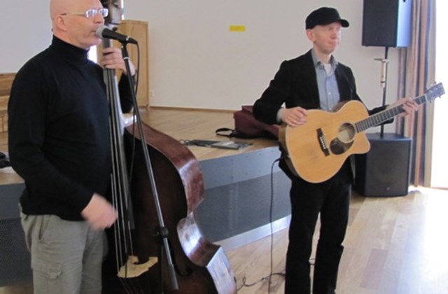 Heimsmenn hemsækja Stóru-Vogaskóla