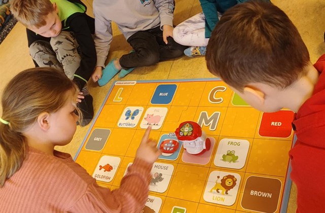 1.bekkur í heimsókn á leikskólann og fleira