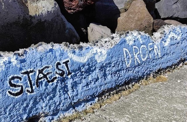 Myndverk á hafnargarðinn