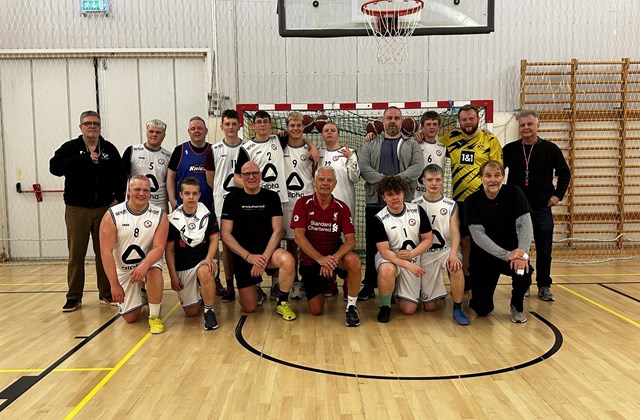 Hinn árlegi körfuboltaleikur milli nemenda og starfsfólks