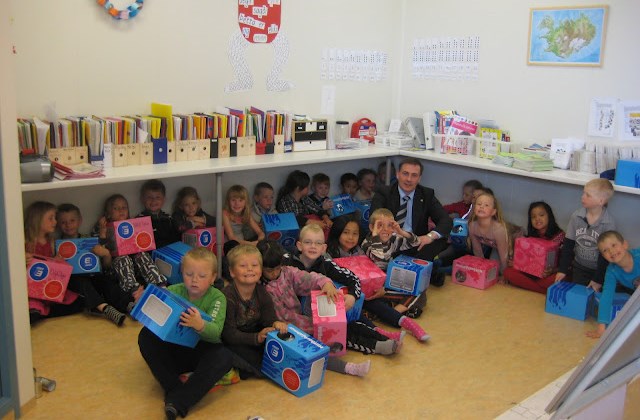 Kiwanisklúbburinn Keilir gefur 1. bekk hjálma