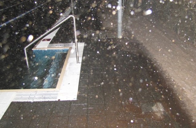 Sandfok stöðvar sundkennslu