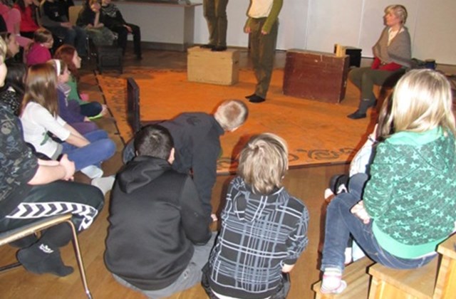 Stoppleikhópurinn með sýningu í Stóru-Vogaskóla